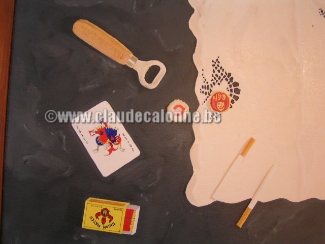 trompe l'oeil de chevalet, les vices sans la vertu, décapsuleur, carte à jouer, le fou, zwarte piet, boîte allumette union match, capsule bière Ciney, capsule bière Leffe, 